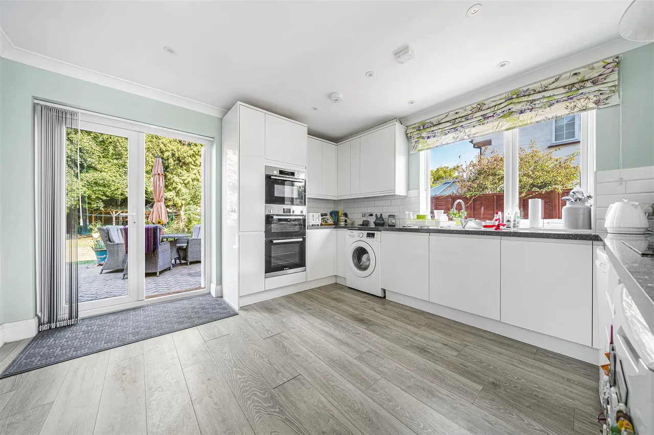 Court Close, Maidenhead, SL6 2DL, photo 18