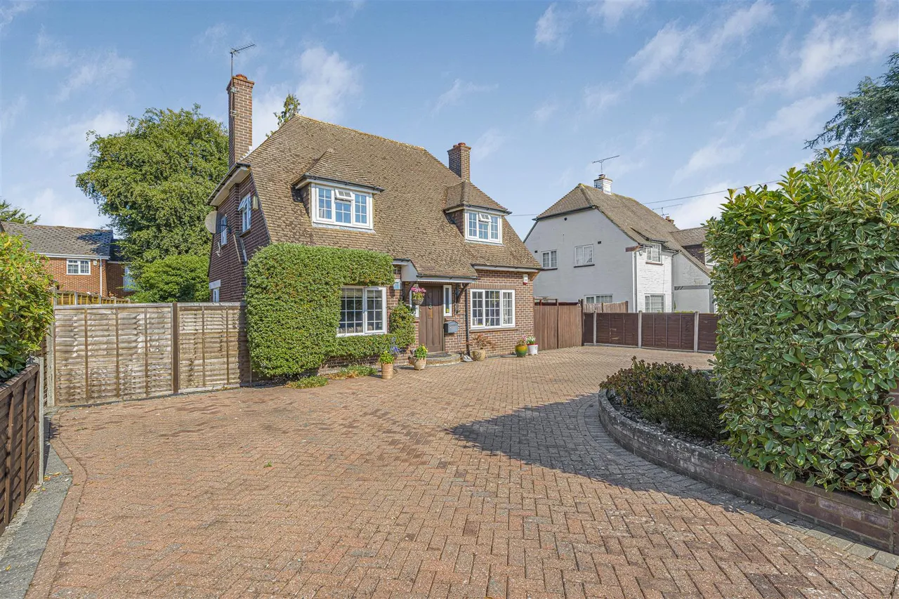 3 bed house for sale — Court Close, Maidenhead, SL6 2DL