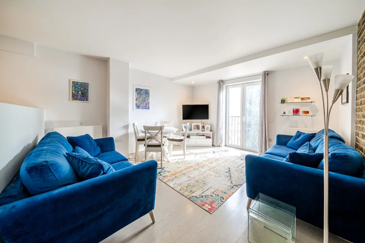 2 bed flat for sale, Old Devonshire Road, London, SW12