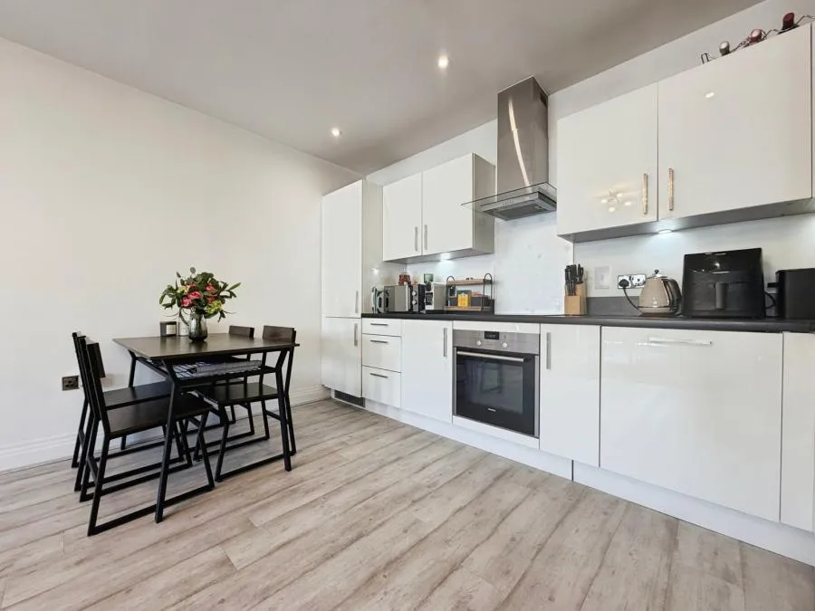 London Road, Binfield, RG42, photo 12