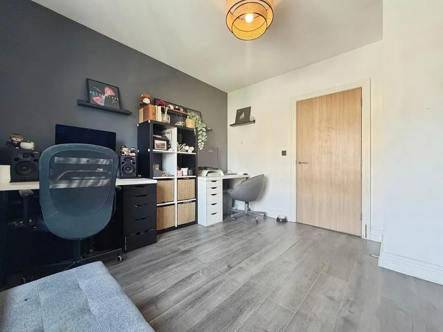 London Road, Binfield, RG42, photo 13
