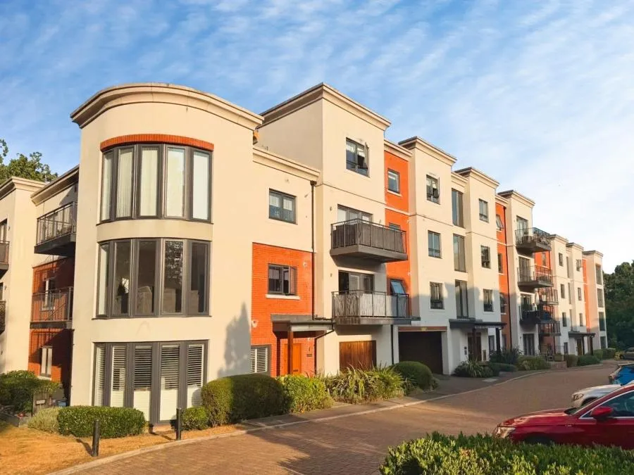 2 bed flat for sale, London Road, Binfield, RG42