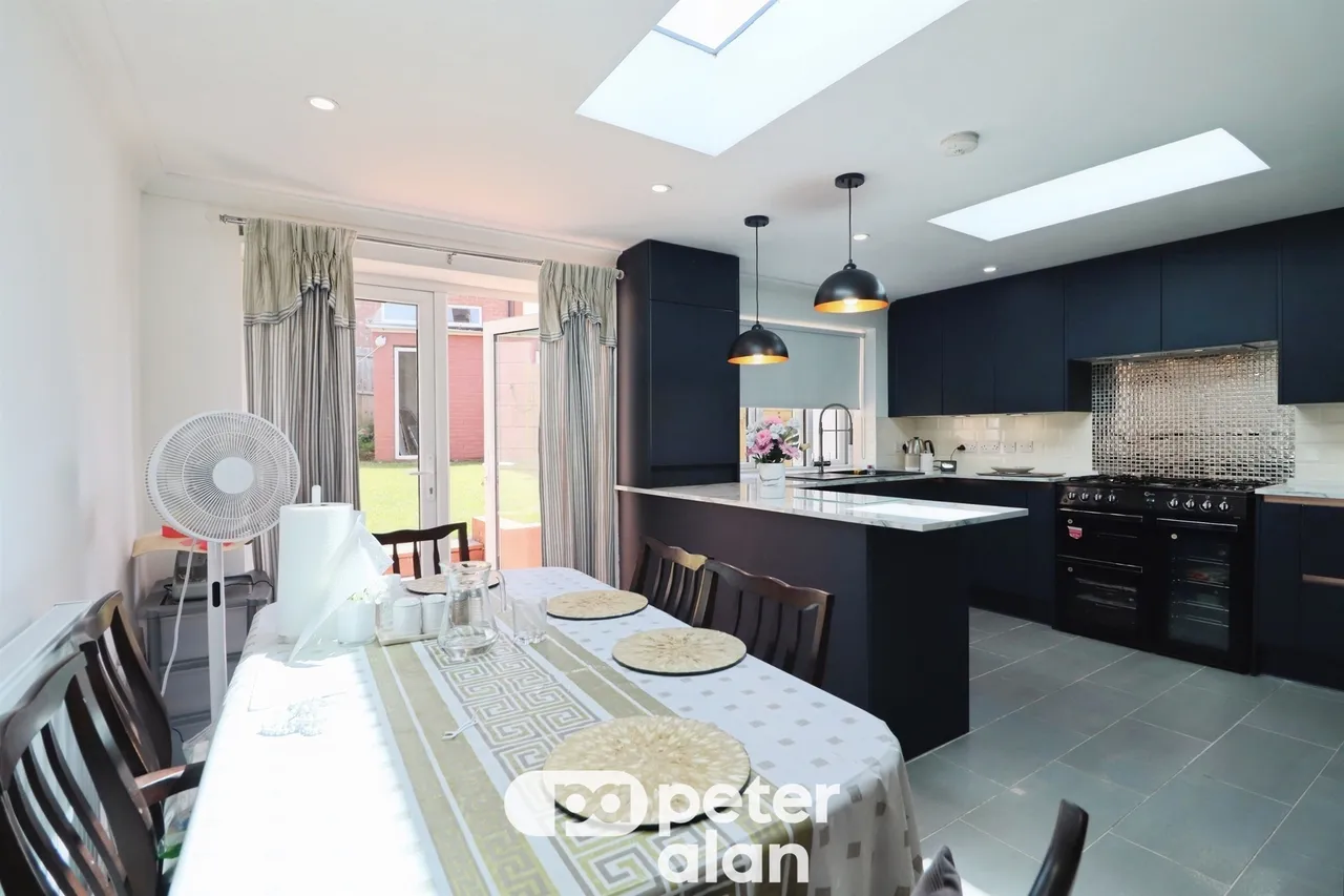 3 bed house for sale, Lakeside Drive, Cardiff, CF23