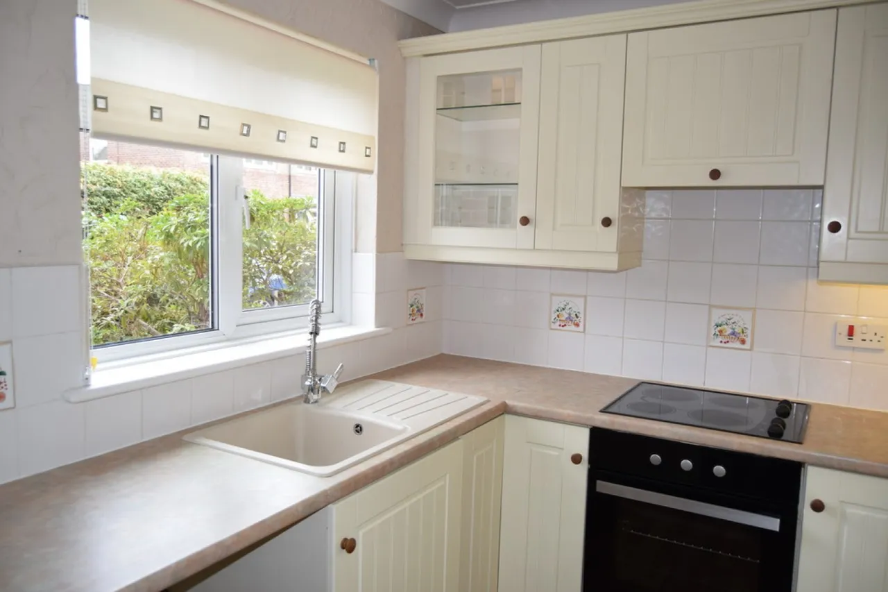 Nuthatch Close, Creekmoor, BH17, photo 3