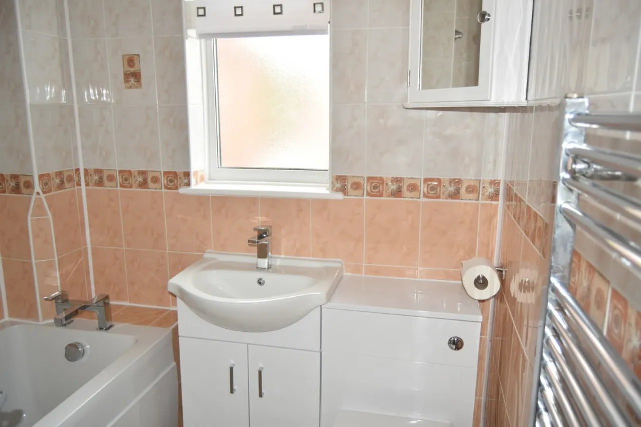 Nuthatch Close, Creekmoor, BH17, photo 5