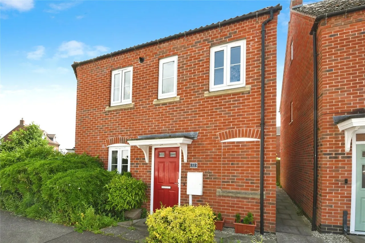 2 bed flat for sale — Greenfinch Crescent, Witham St. Hughs, Lincoln, Lincolnshire, LN6