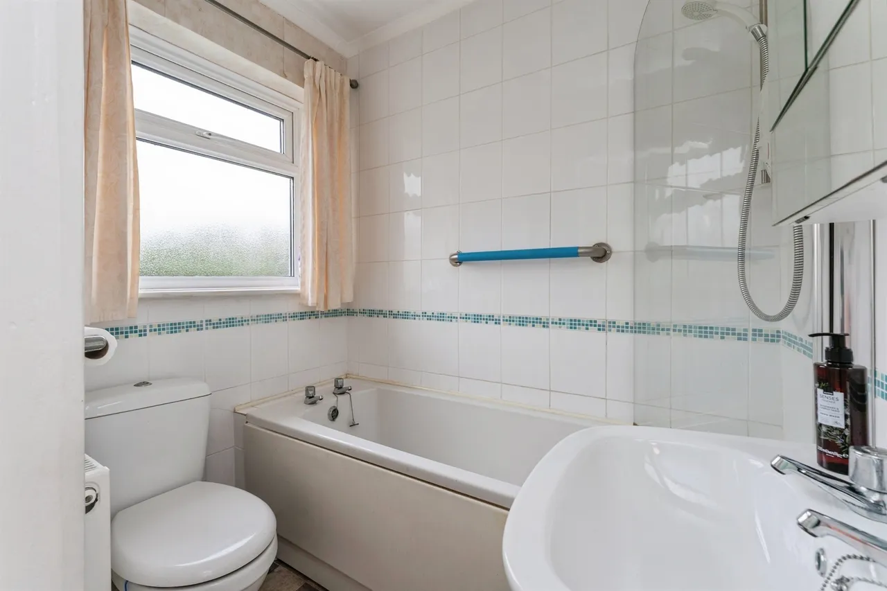 Victoria Road, Saltney, CH4, photo 15