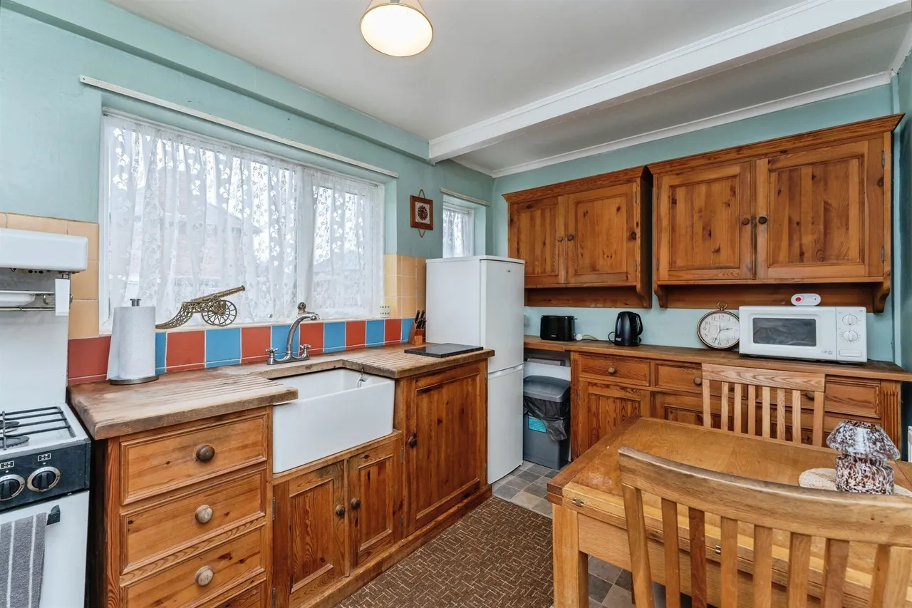 Victoria Road, Saltney, CH4, photo 5