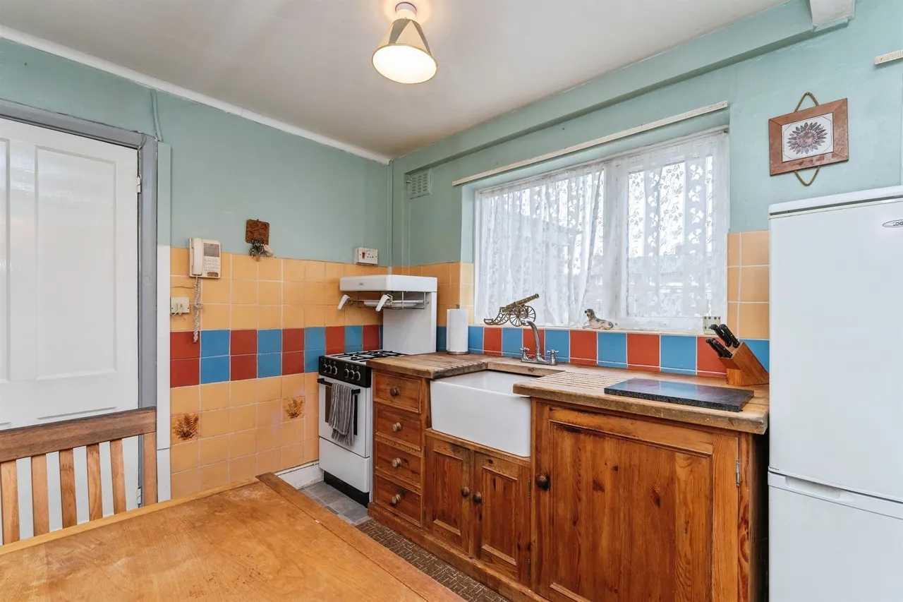 Victoria Road, Saltney, CH4, photo 6