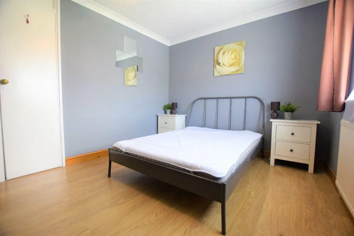 3 bed house to rent, Bishops Way, CT2