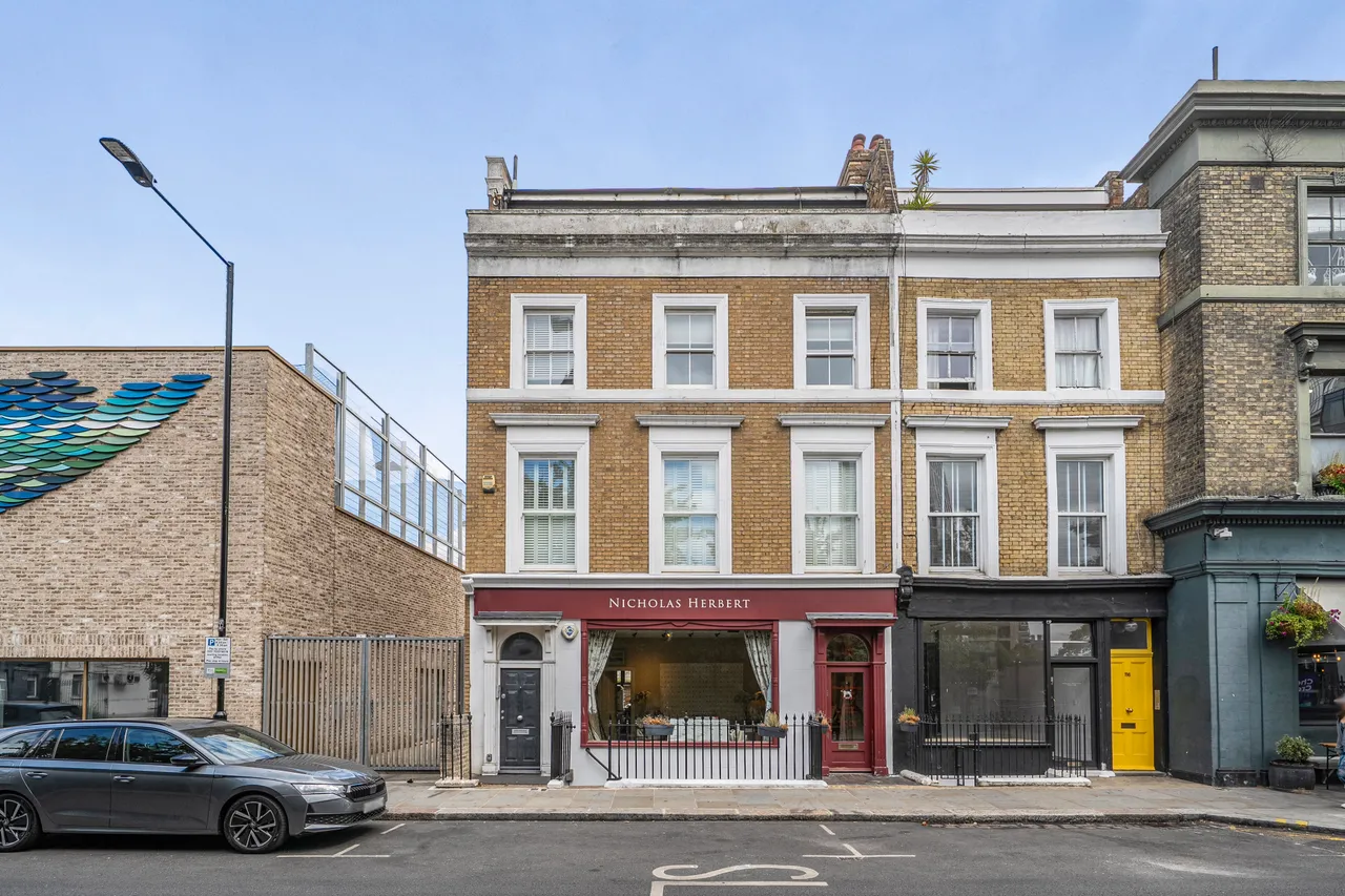 2 bed flat to rent — Lower Ground Floor, 118 Lots Road, London