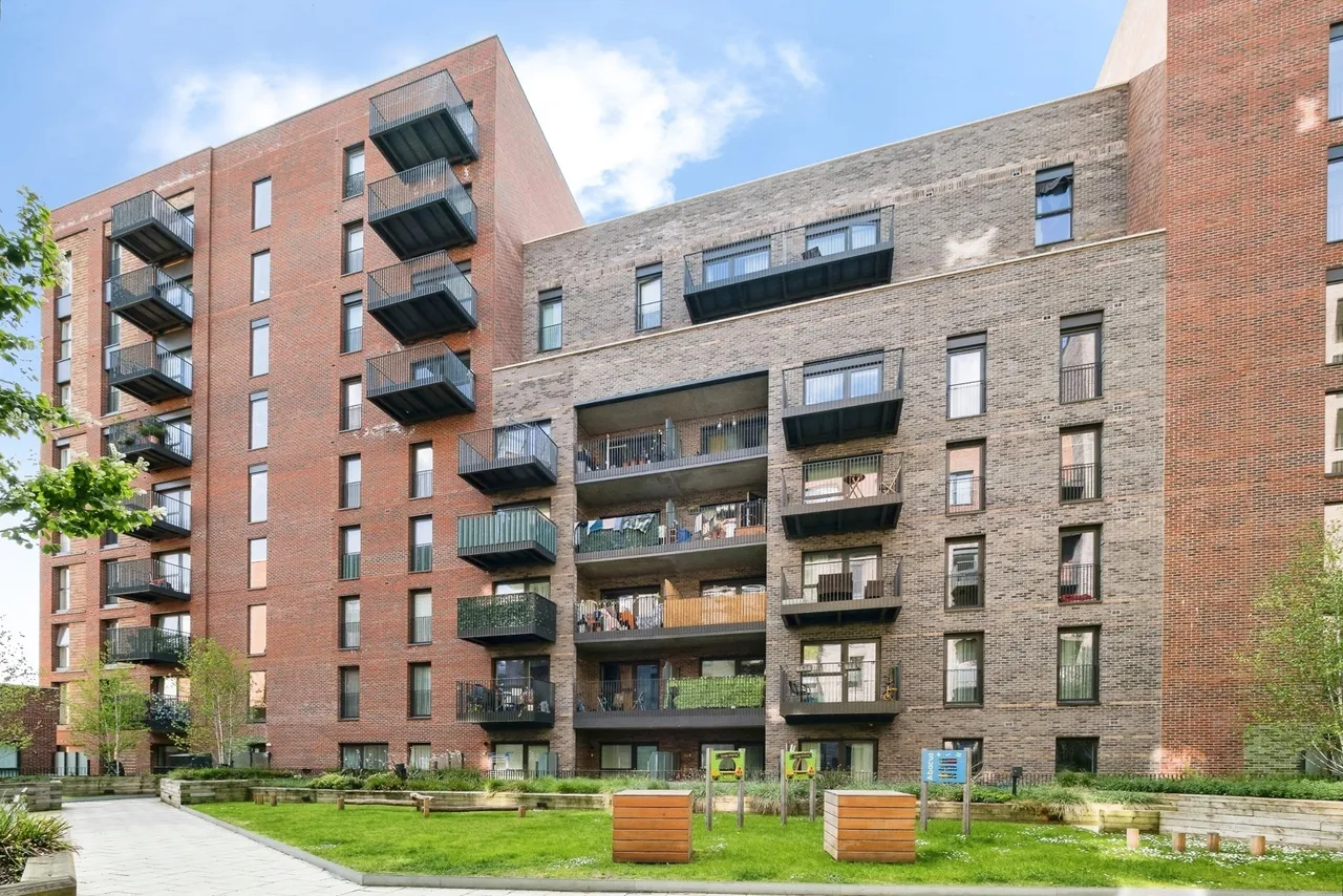1 bed flat for sale — Ron Leighton Way, London, E6