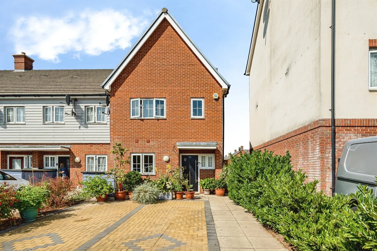 3 bed house for sale — Twist Way, SLOUGH