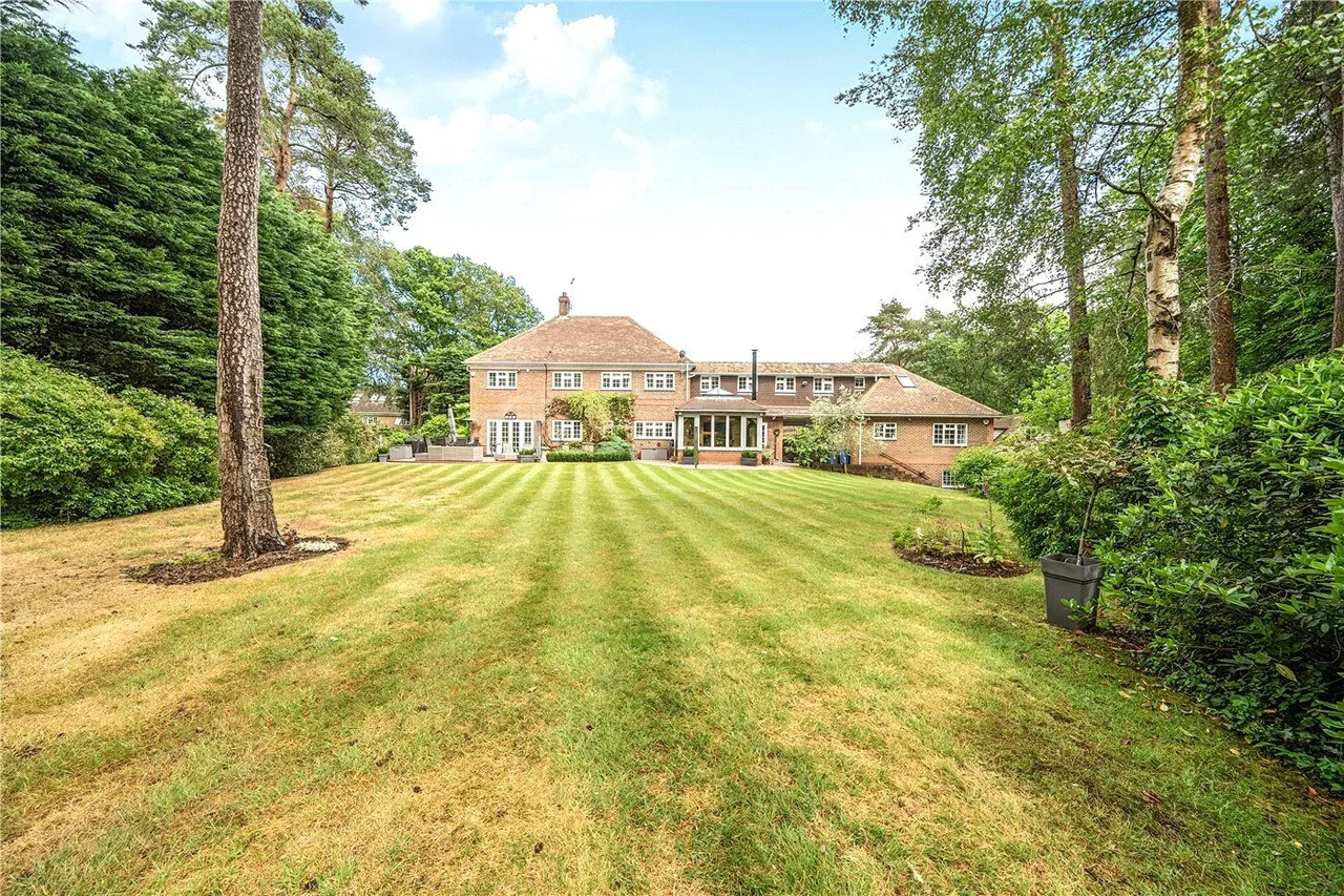 Kestrel Close, Ewshot, GU10, photo 12