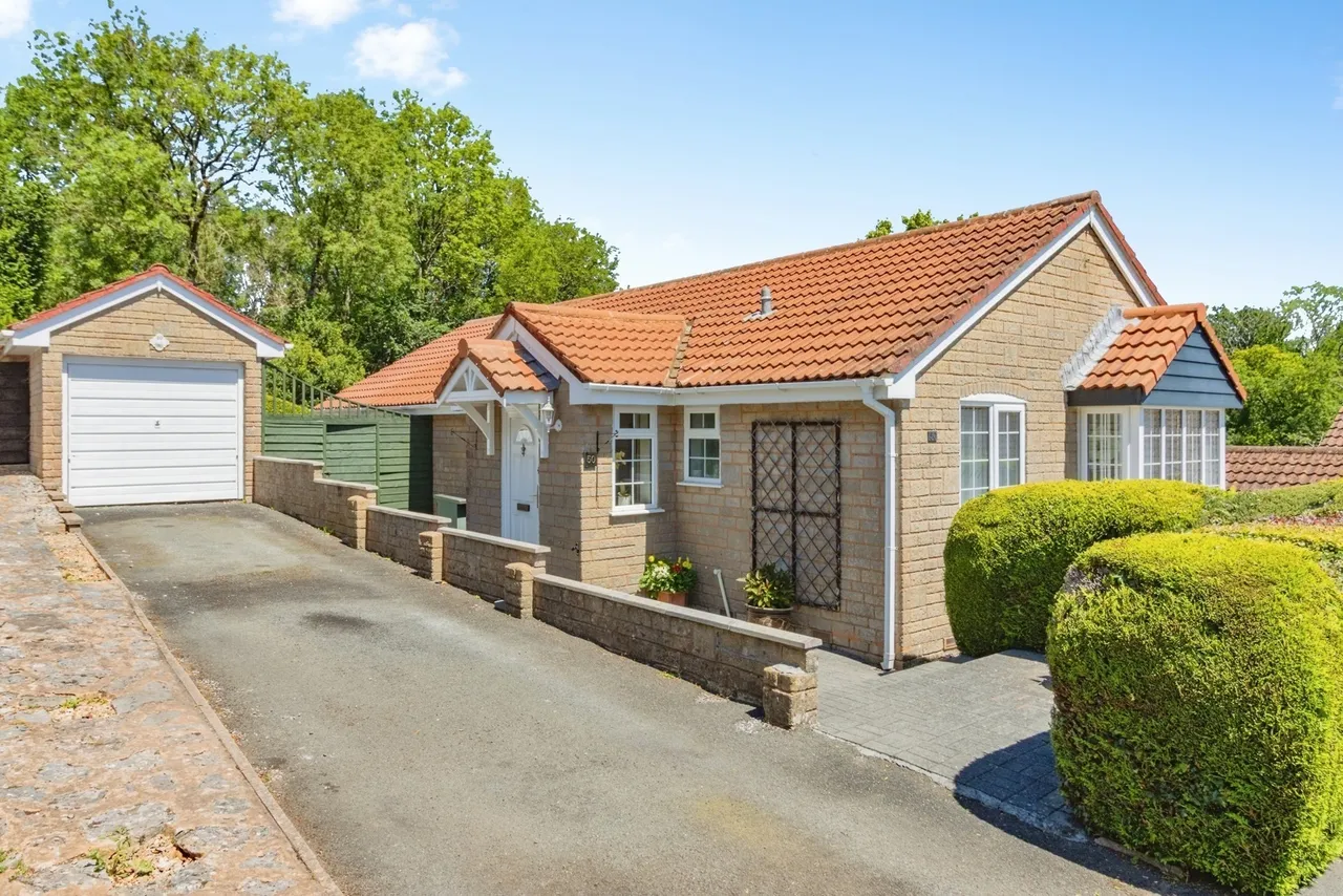2 bed house for sale, Tor Gardens, Ogwell, TQ12