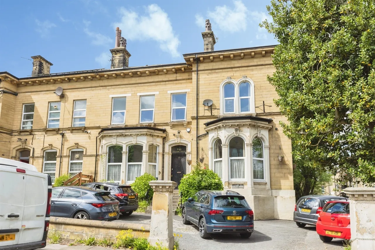 6 bed house for sale — Walmer Villas, Bradford