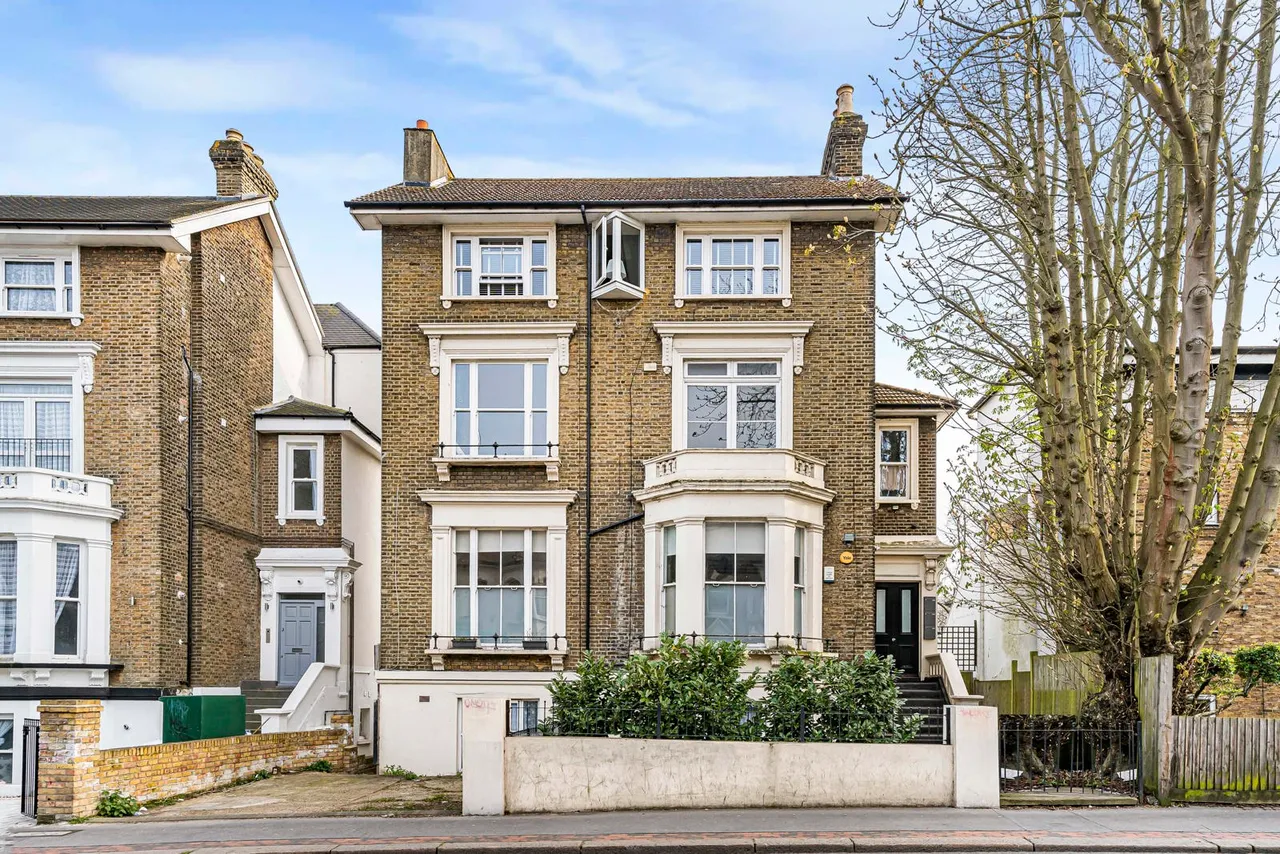 2 bed flat for sale, Selhurst Road, London, SE25
