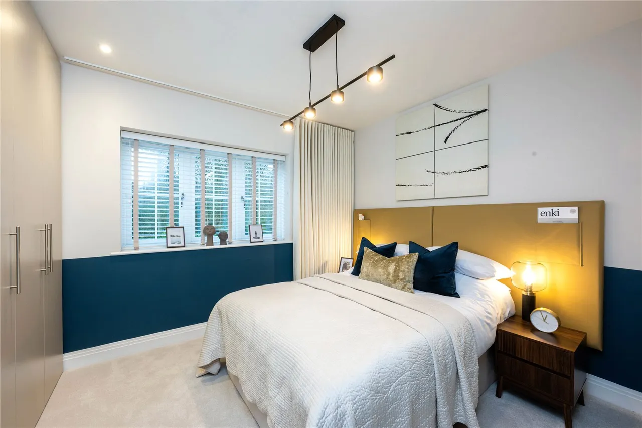 London Road, RG12, photo 6