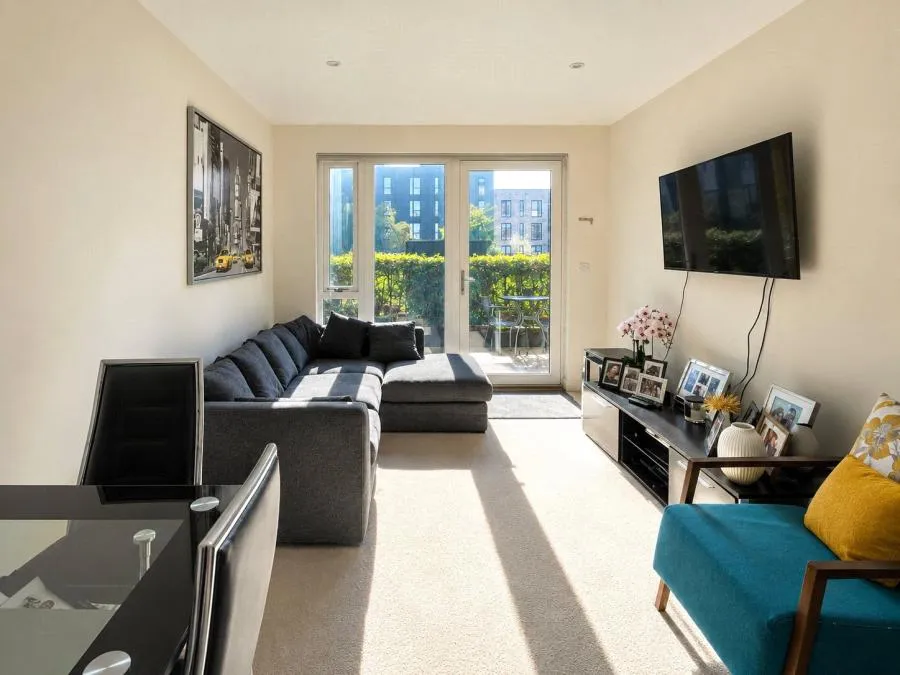 Telegraph Avenue, London, NW9, photo 4