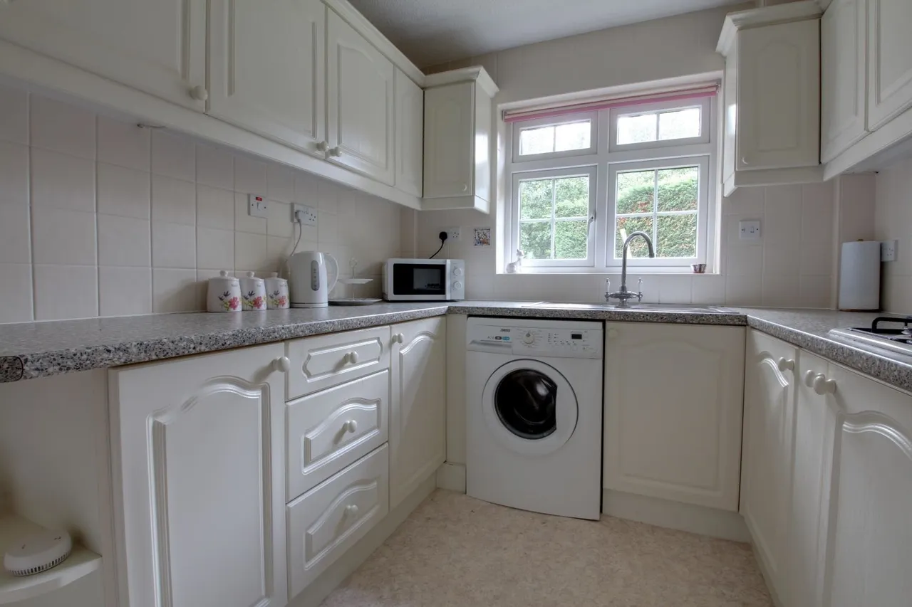 Glendower Park, Leeds, LS16, photo 3