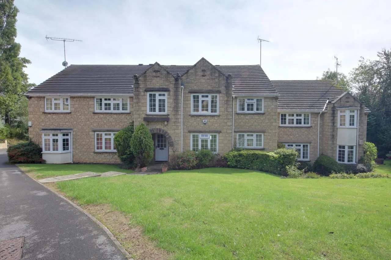 2 bed flat for sale, Glendower Park, Leeds, LS16