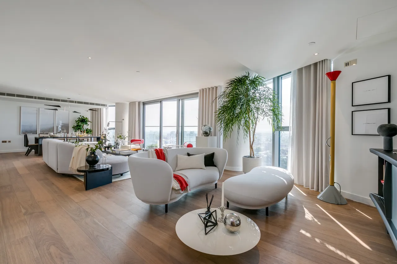 4 bed flat for sale — Chelsea Waterfront, Tower West, Londo...