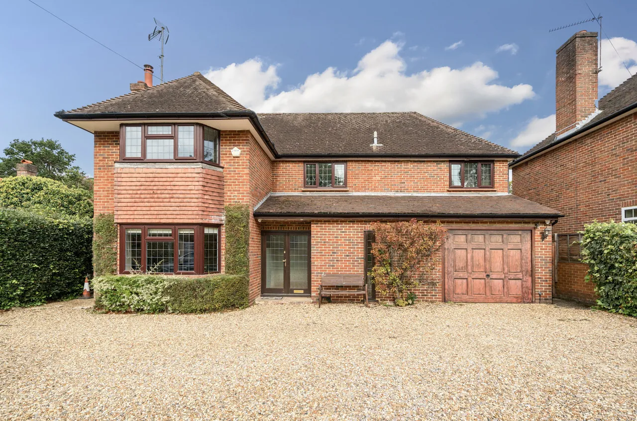 4 bed house for sale — Portesbery Road, Camberley, Surrey, GU15 3TD