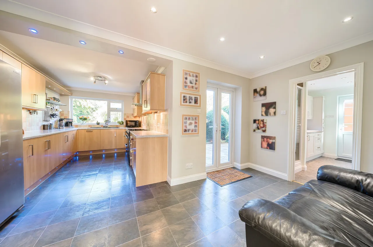 Portesbery Road, Camberley, Surrey, GU15 3TD, photo 4