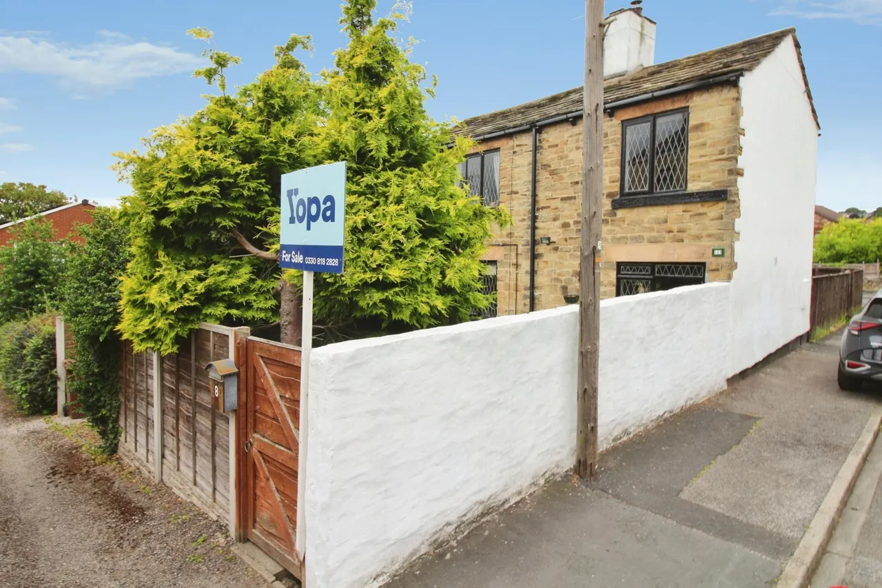 2 bed house for sale, South Street, Ossett, WF5