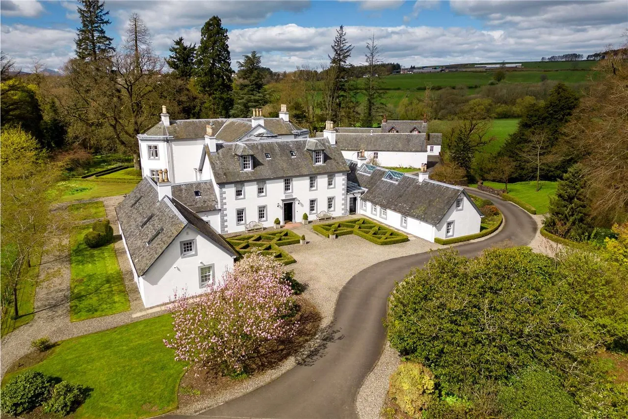 7 bed house for sale — Old Ballikinrain House, Balfron, Stirlingshire, G63 0LL