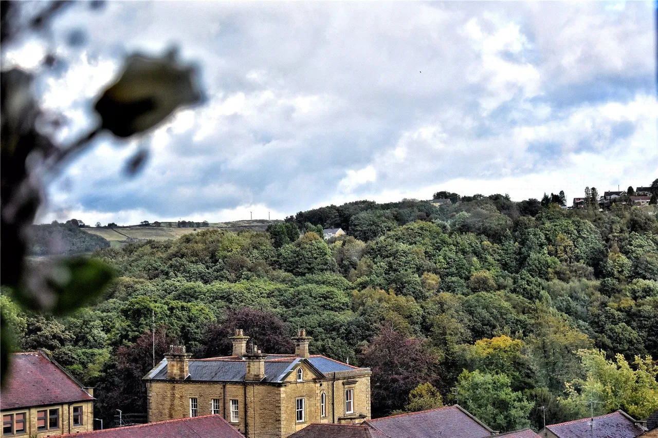 Huddersfield Road, Thongsbridge, HD9, photo 4