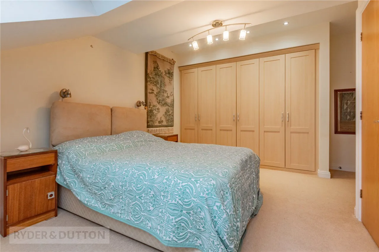 Huddersfield Road, Thongsbridge, HD9, photo 6