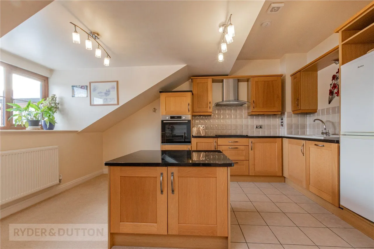Huddersfield Road, Thongsbridge, HD9, photo 5