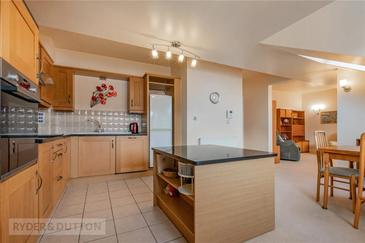 Huddersfield Road, Thongsbridge, HD9, photo 3