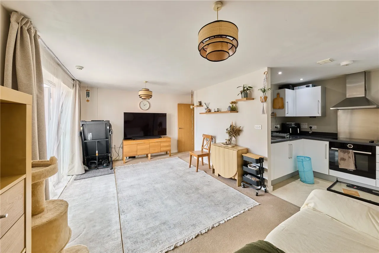 Avenel Way, Poole, BH15, photo 6