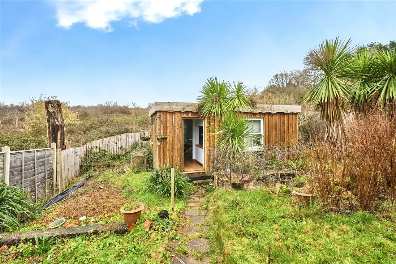 Mayfield Drive, Newport, PO30, photo 9