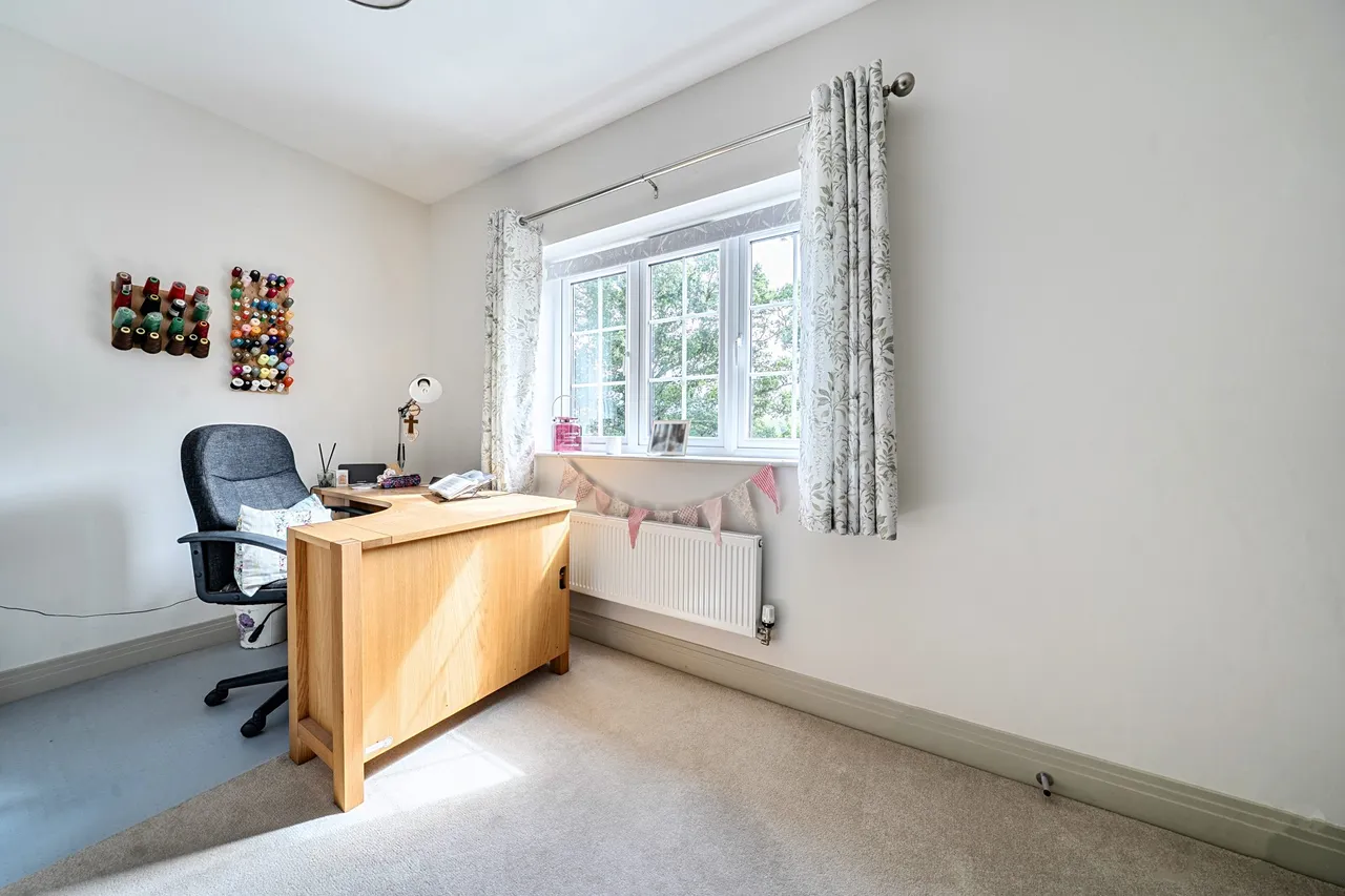 Oak Tree Close, Odiham, Hook, RG29 1FT, photo 17