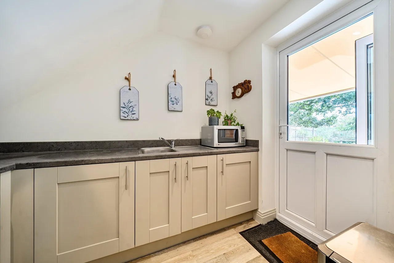 Oak Tree Close, Odiham, Hook, RG29 1FT, photo 10