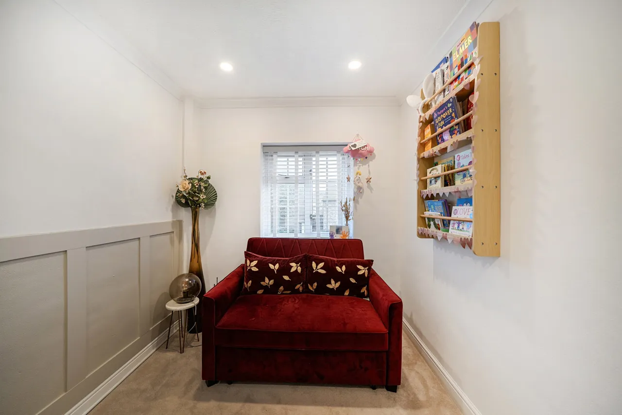A Beautifully Renovated and Extended Family Home in a Prime Uxbridge Location, UB8, photo 17
