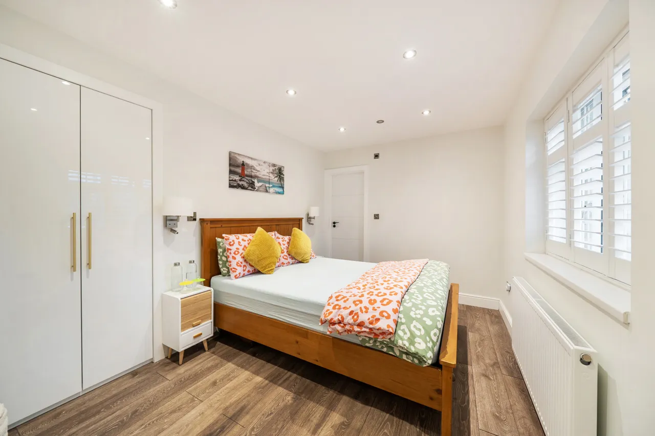 A Beautifully Renovated and Extended Family Home in a Prime Uxbridge Location, UB8, photo 9
