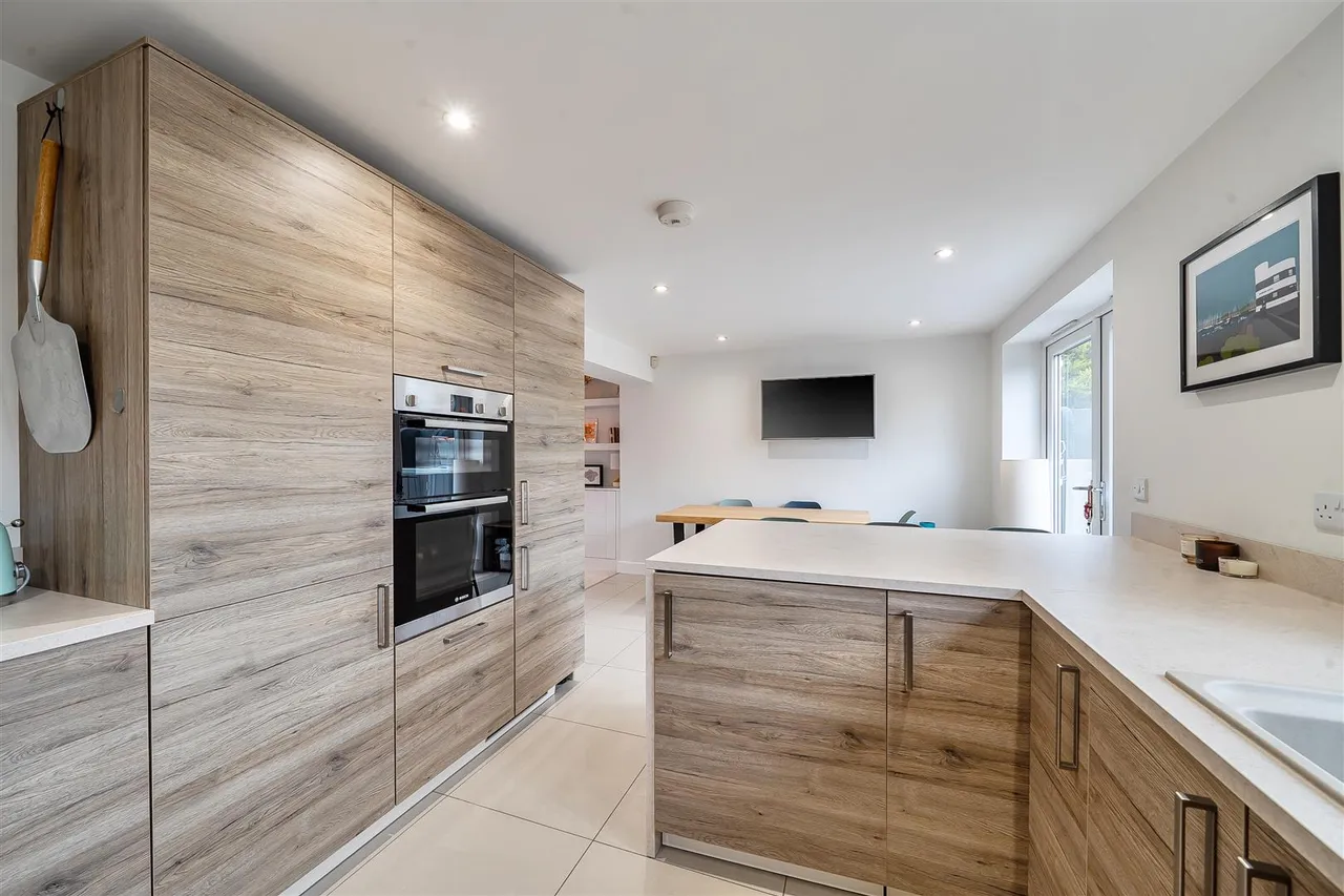 Newtown Road, Warsash, photo 9
