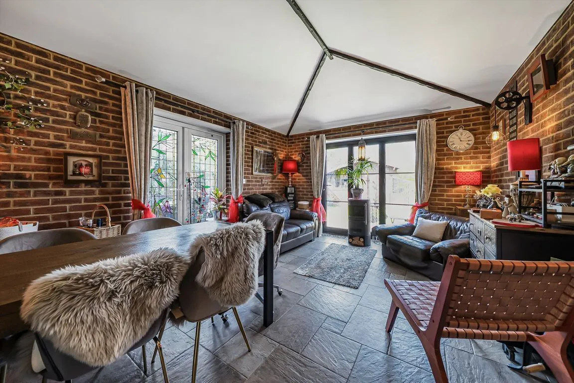 Redway Drive, TW2, photo 4