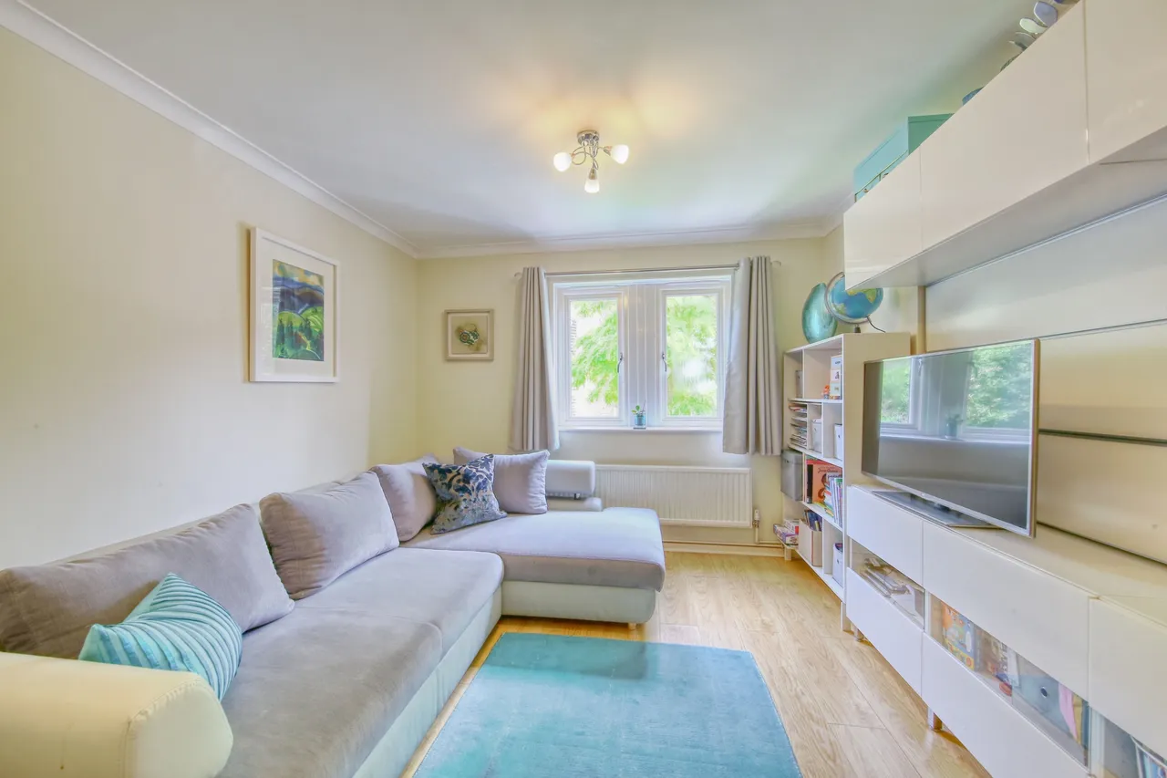 Cloister Close, Teddington, TW11 9ND, photo 3