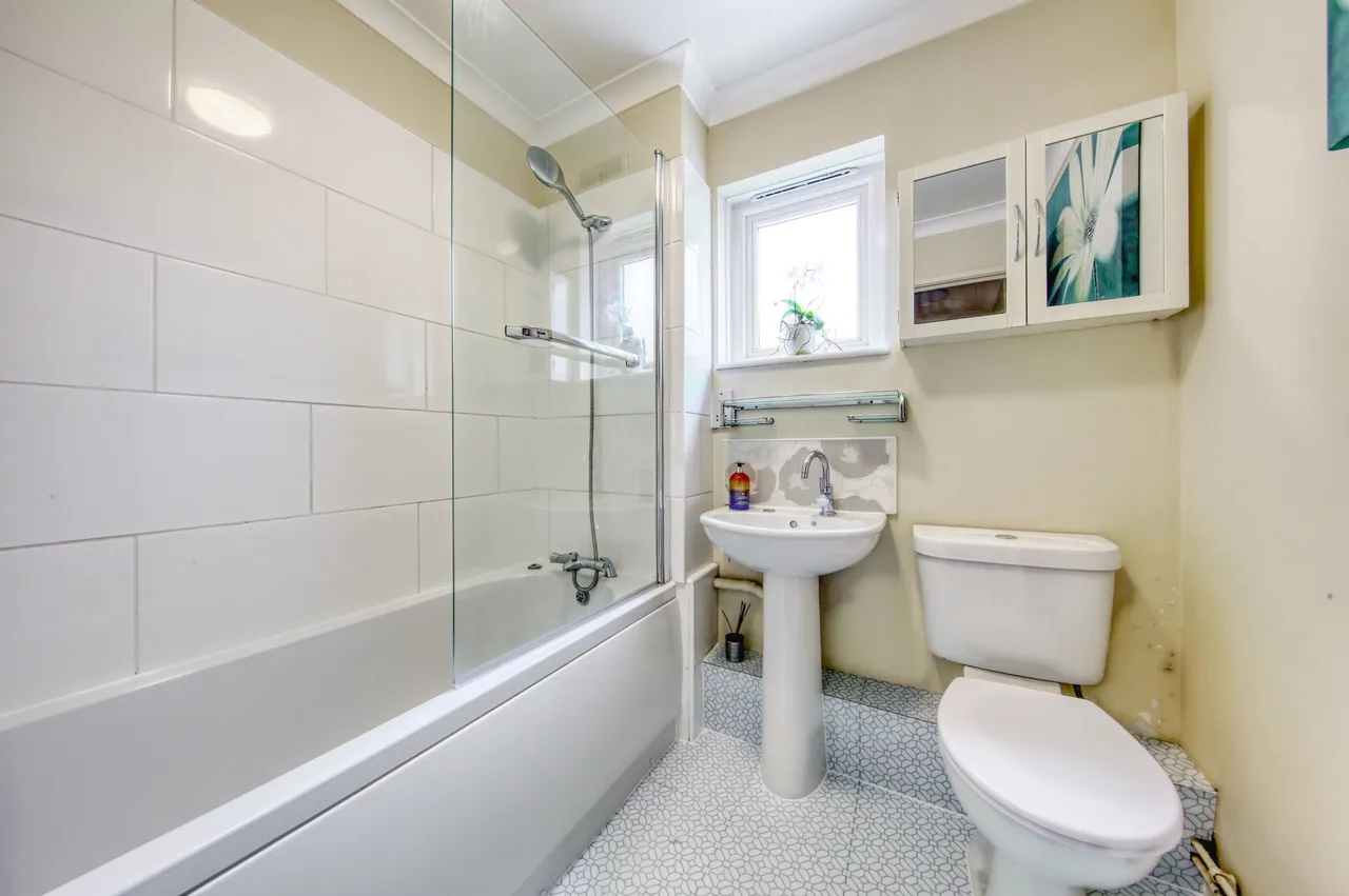 Cloister Close, Teddington, TW11 9ND, photo 6