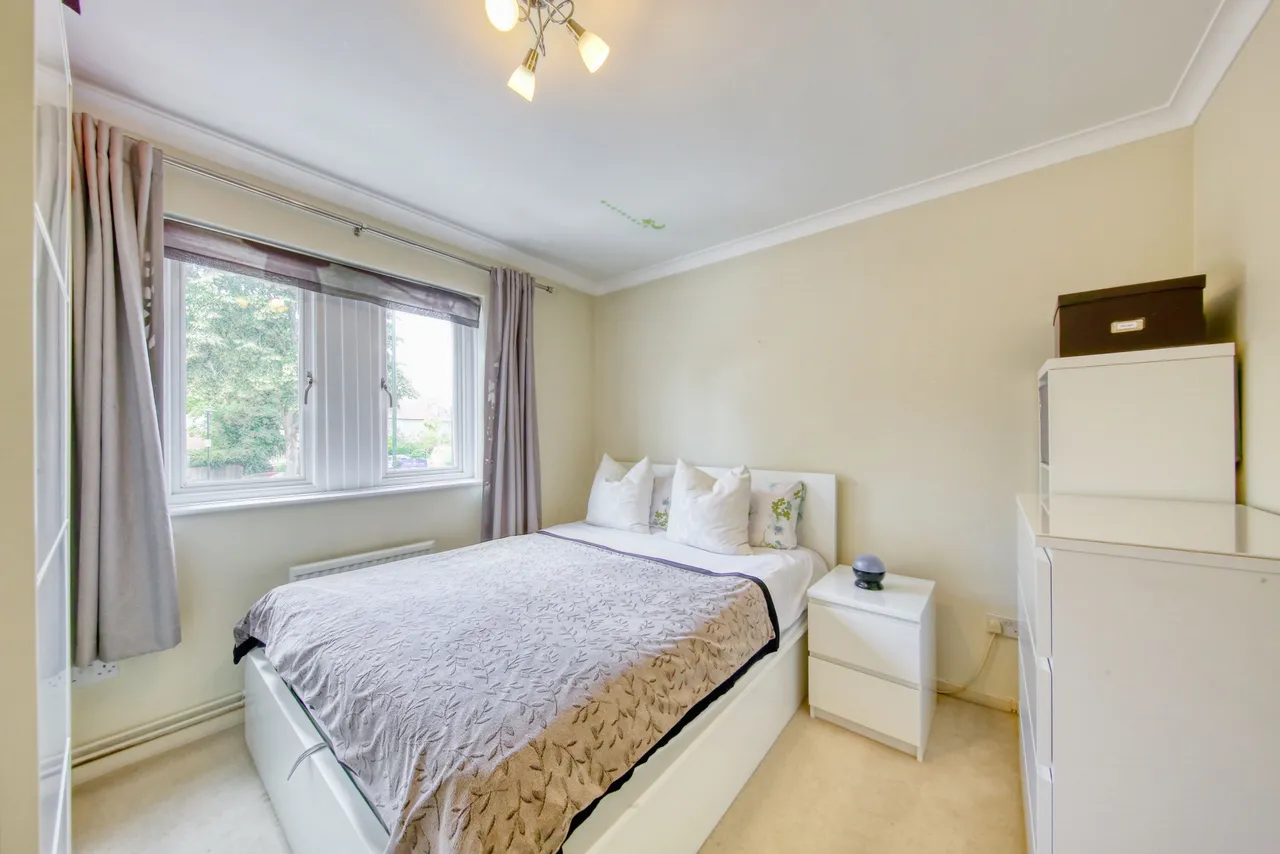 Cloister Close, Teddington, TW11 9ND, photo 4