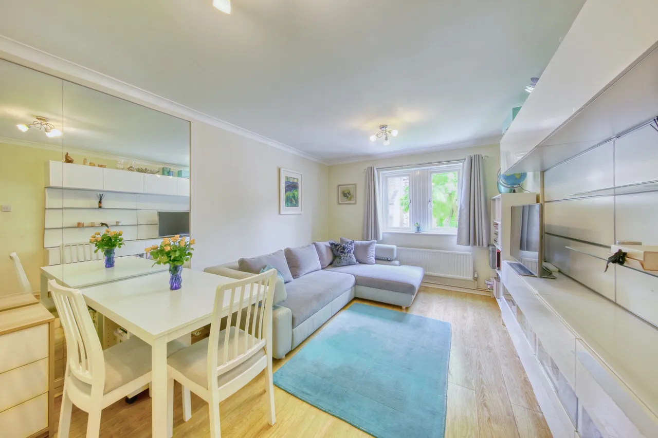 Cloister Close, Teddington, TW11 9ND, photo 2