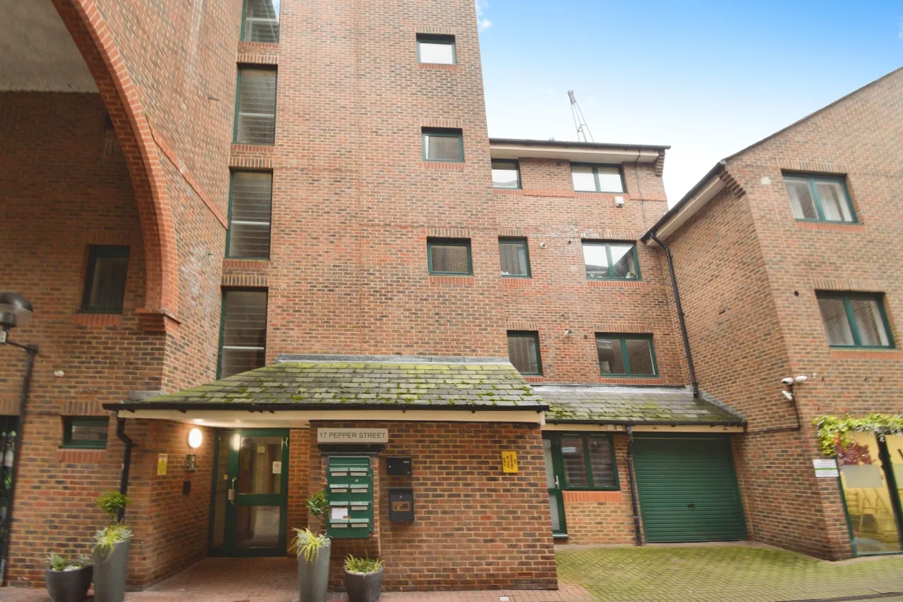 4 bed flat for sale, Pepper Street, London, E14