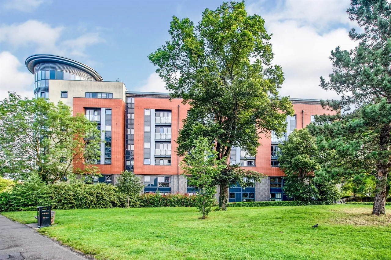 2 bed flat for sale — St. Albans Road, Watford