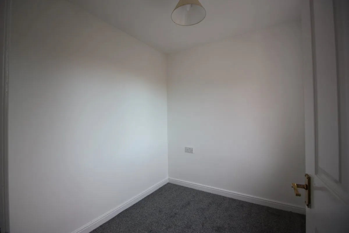Oakroyd Crescent, Grimethorpe, photo 7