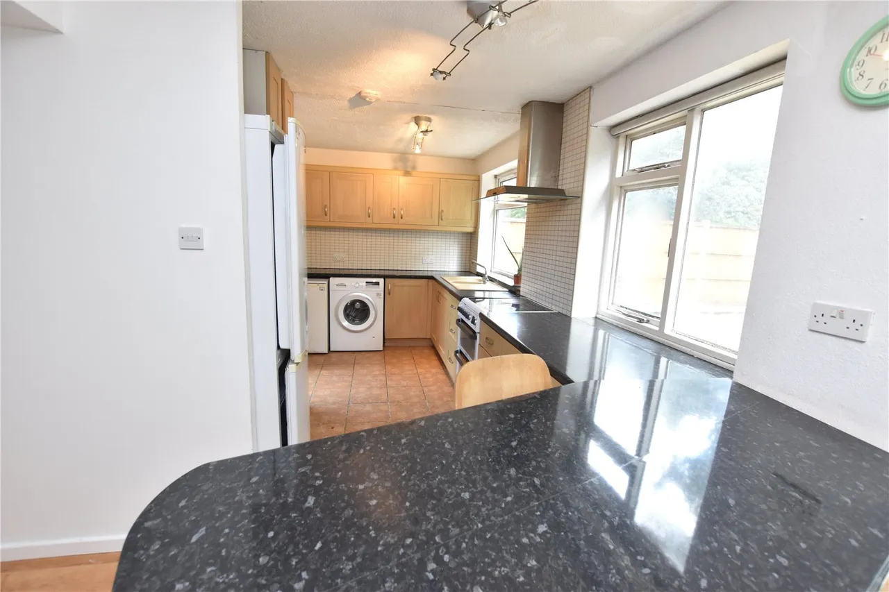 Chatfield Close, Farnborough, Hampshire, GU14 6SS, photo 4